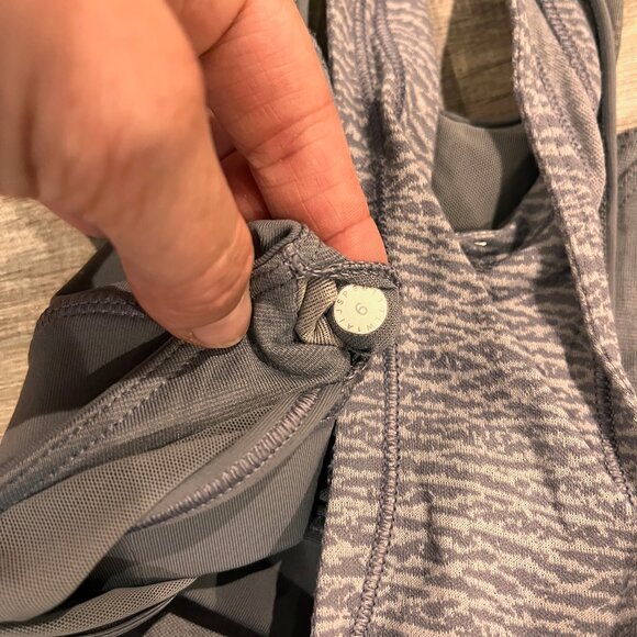 Lululemon Glide & Stride Grey Print Tank with Bra size 6 - Picture 5 of 5